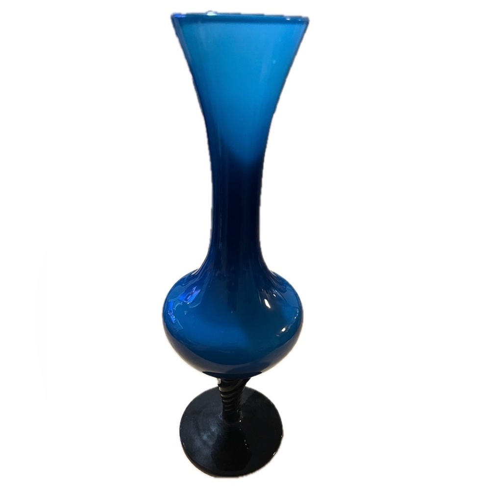 HP🎉Vintage MCM Elegant Blue and Black Glass Handblown Vase with Black Swirl Stem
